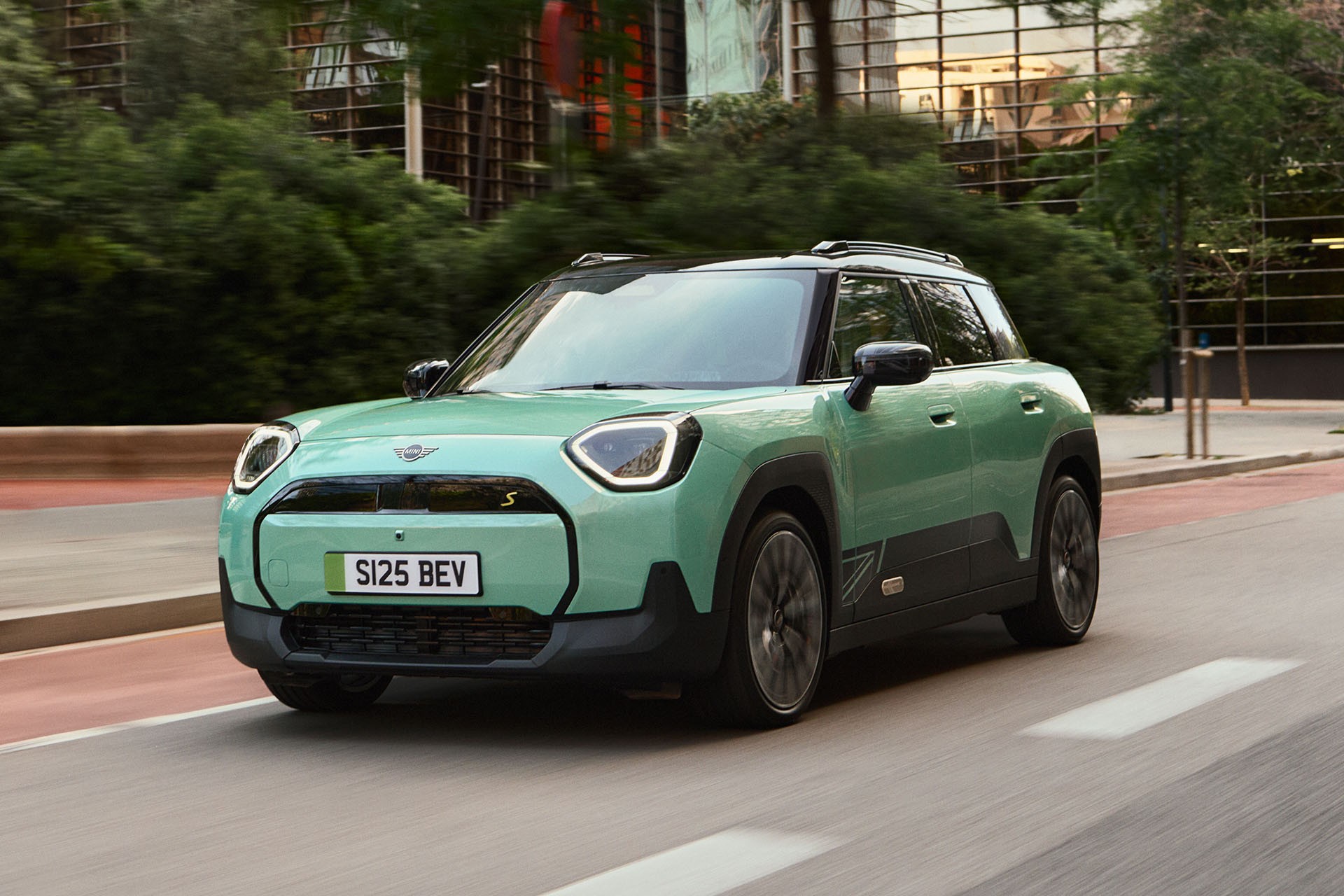 All-Electric MINI Aceman - 주행 경험 - 파킹 어시스턴트